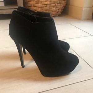 NWT Aldo black suede “Stollar” bootie heels